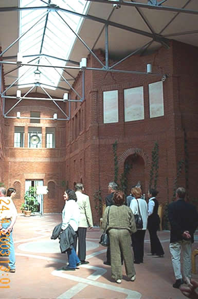 Seminarteilnehmer in der Halle
